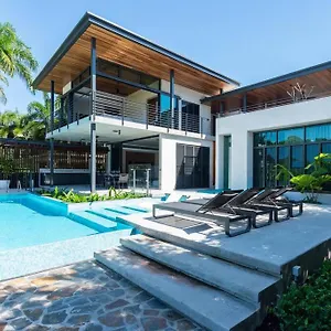 Holiday home 8 Beachfront Mirage, Port Douglas